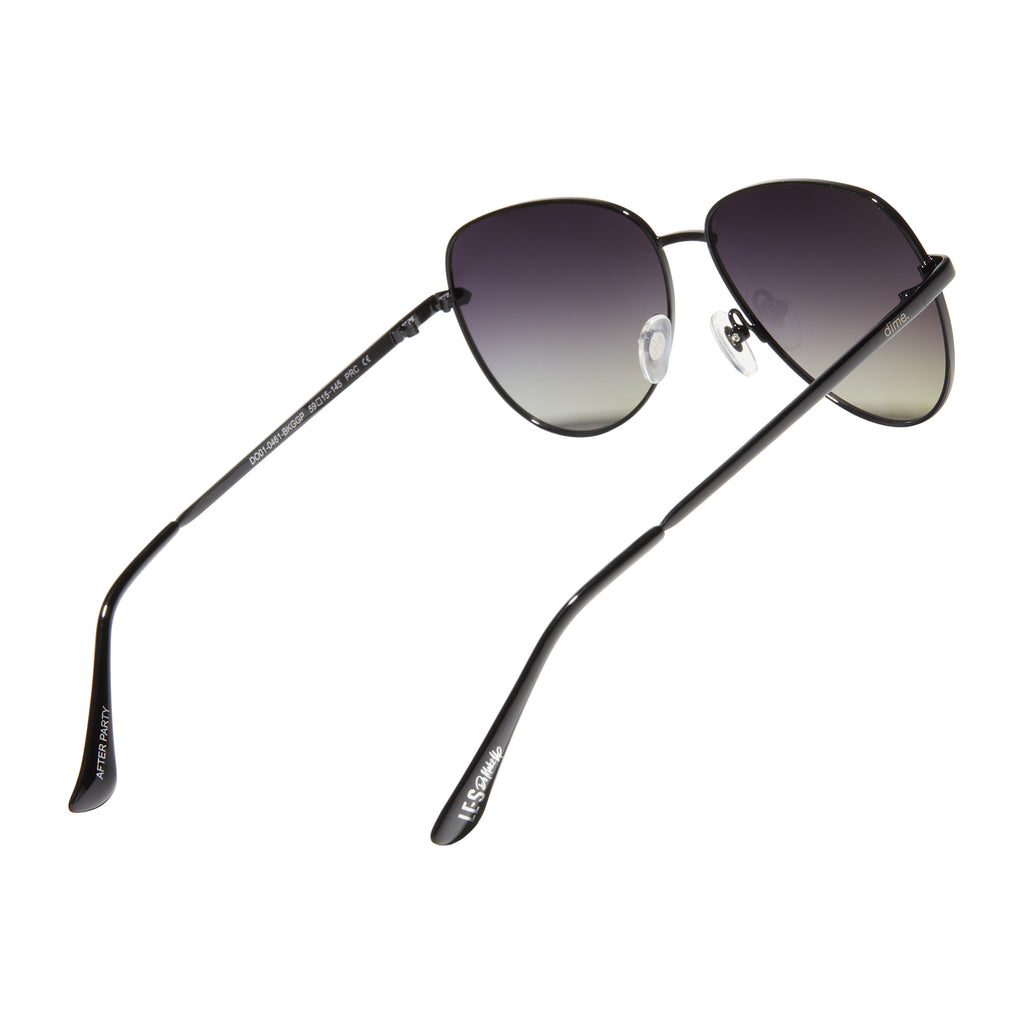 Les Do Makeup girls night - glossy black sunglasses